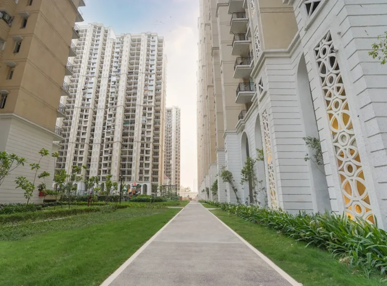 Prateek Grand City